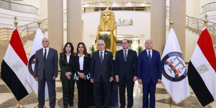 وزير المالية:      كل التقدير لجهود النيابة العامة فى تعظيم عوائد المضبوطات والأحراز بما يسهم فى تنمية موارد الدولة 