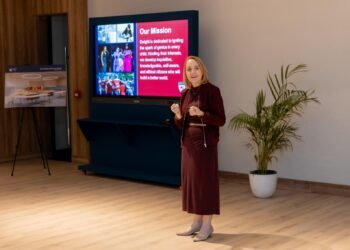 ديان درو المديرة العالمية للتعليم في مدارس دوايت تلتقي بالعائلات في القاهرة لتعزيز نهج التعليم