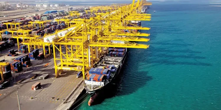 استمرار العمل بالموانئ والمنافذ الجمركية بكامل الطاقات التشغيلية طوال أيام الأسبوع