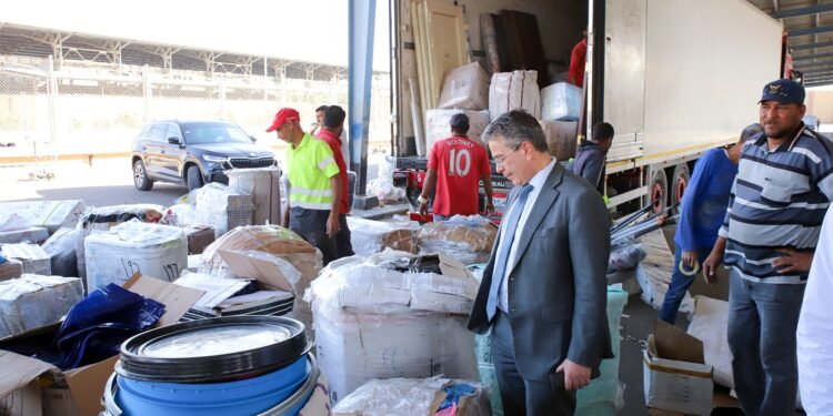 رئيس مصلحة الجمارك.. في جولة ميدانية بميناء «سفاجا»:      نستهدف تيسير وتبسيط الإجراءات الجمركية لتخفيف الأعباء والالتزامات عن مجتمع الأعمال