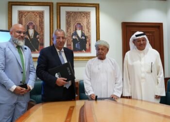 توقيع مذكرة تفاهم بين “شاطئ النخيل” و”بيك الباتروس” لإطلاق شراكة سياحية في سلطنة عمان