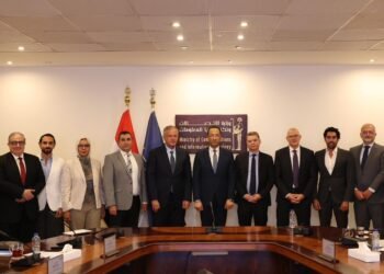 وزير الاتصالات يبحث مع غرفة صناعة تكنولوجيا المعلومات والاتصالات تعزيز التعاون المشترك لدعم الشركات الناشئة
