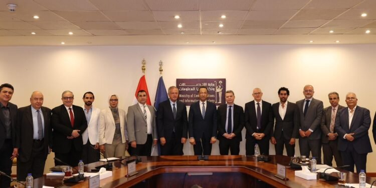 وزير الاتصالات يبحث مع غرفة صناعة تكنولوجيا المعلومات والاتصالات تعزيز التعاون المشترك لدعم الشركات الناشئة