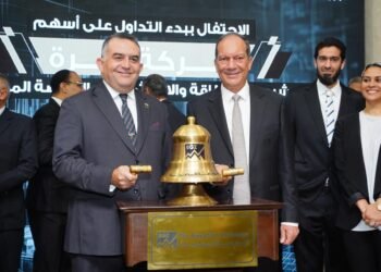 عمر رضوان رئيس البورصة المصرية يشارك قيادات شركة “قرة” في فعالية “قرع الجرس” احتفالا بالانضمام للسوق الرئيسي