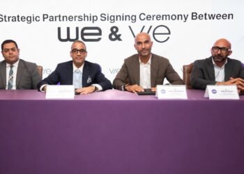 توقّع مذكرة تفاهم استراتيجية مع WE لتطوير البنية التحتية الرقمية لجميع مشروعتها
