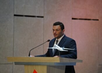 انطلاق فعاليات النسخة الثامنة من مؤتمر “صناع القرار” بالمتحف المصري الكبير لمناقشة مستقبل الاستثمار والعقار والسياحة في مصر