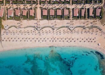 “سيزر”.. منتجع ساحلي متكامل بأعلى معايير الجودة على شواطئ رأس الحكمة