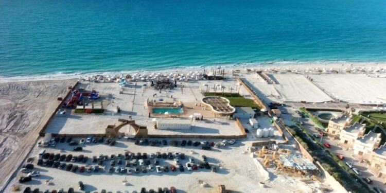 كيو للتطوير العقاري تطلق «كيو باي» وتعلن عن أفتتاح شاطئ”Amarai Beach” في قلب الساحل القريب