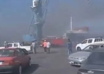 الوزراء : حريق سفن التغويز بميناء دمياط ناتج عن طائرة مسيرة