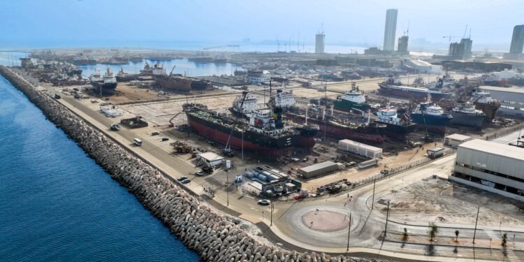موانئ دبي العالمية تنقل نصف مليون حاوية نمطية عبر شبكتها البرية في دول مجلس التعاون الخليجي