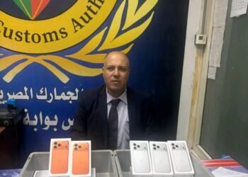 جمارك مطار سوهاج الدولى تضبط محاولة تهريب عدد من الهواتف المحمولة 