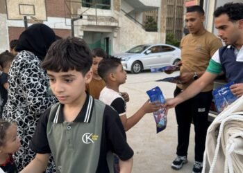 «إم أو جروب» تدخل البهجة على الأطفال بتوزيع منتجاتها من الحلوى والشكولاتة والمستلزمات المدرسية مع بدء العام الدراسي