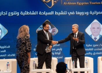 في ختام «منتدى الأهرام للسياحة المصرية».. رئيس «أوكتا القابضة» ووزير السياحة والآثار يبحثان دور التنمية العمرانية في تنشيط السياحة الشاطئية