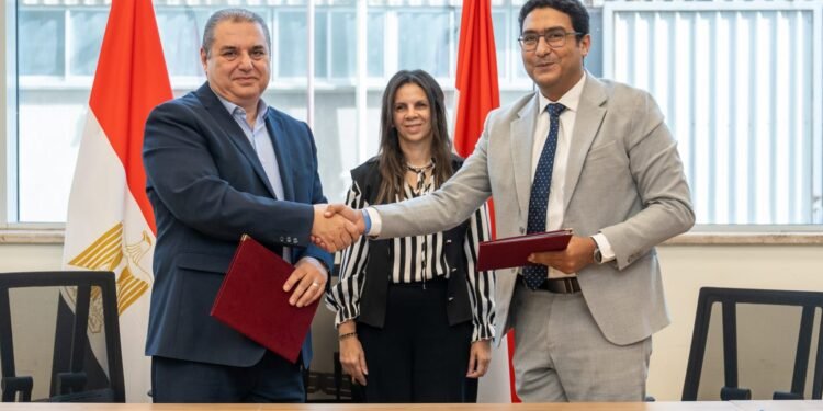 شراكة بين “المواصفات والجودة” و”PhotonX” لتقديم خدمات الاختبارات وإصدار شهادات الاعتماد والتقارير الفنية