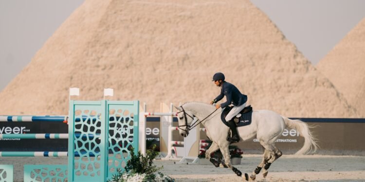 تطوير مصر قدمت الجائزة الكبرى لبطولة “لونجين العالمية لقفز الحواجز” بالأهرامات